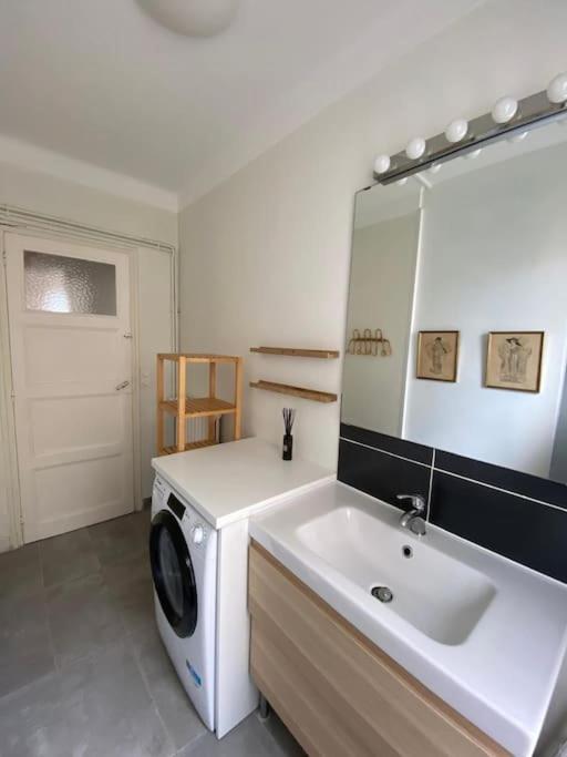 T4 Lumineux Et Spacieux Intra-muros Proche Plages Apartment